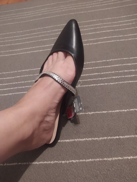 Klapki płaskie typu mule przód zakryty czarne Primark