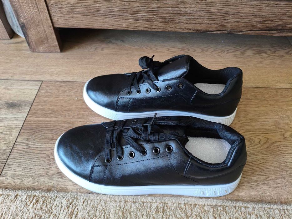 Nowe Czarne męskie buty rozmiar 46