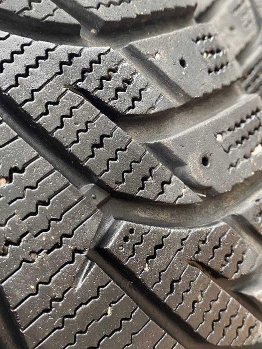 Зимові шини Hankook 225/55 R17 — дуже хороший стан