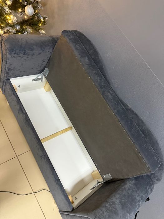 Стильний диван у каретній стяжці (велюр) — ідеальний стан!