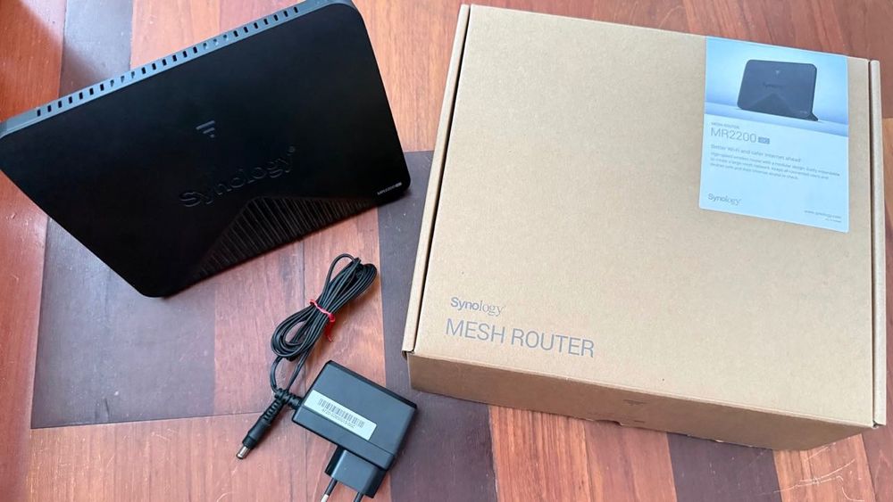 Router Synology RT2600ac + Mesh MR2200ac — Como novos