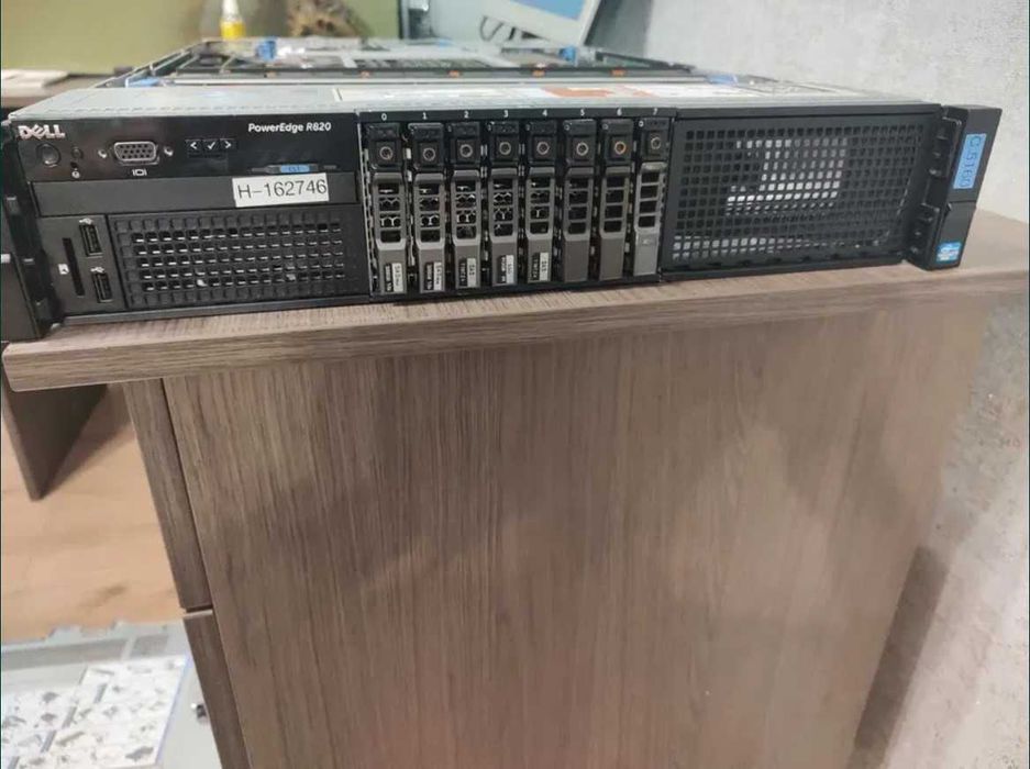 Сервер Dell PowerEdge R810 R820