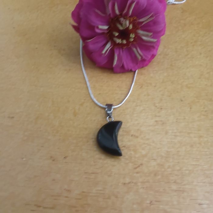 Fio  Prata com pingente em Meia Lua de obsidiana