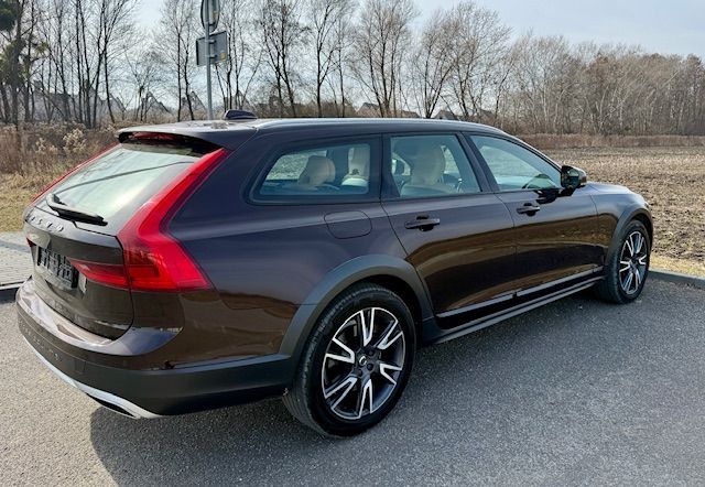 Volvo V90 Cross Country Volvo Cross Country - duży, ekonomiczny, rodzinny, kolor czekoladowy