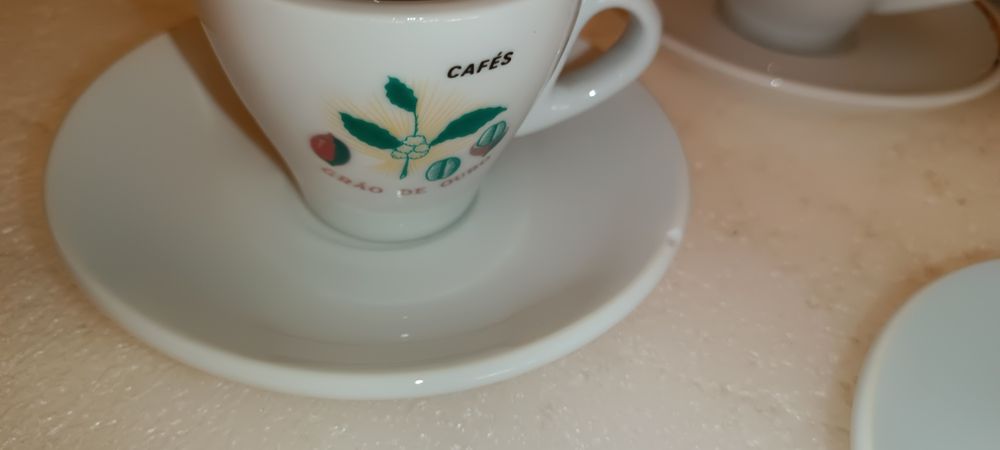 10 conjuntos antigos de chávenas de café