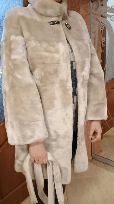 Шуба з мутона світла розмір S