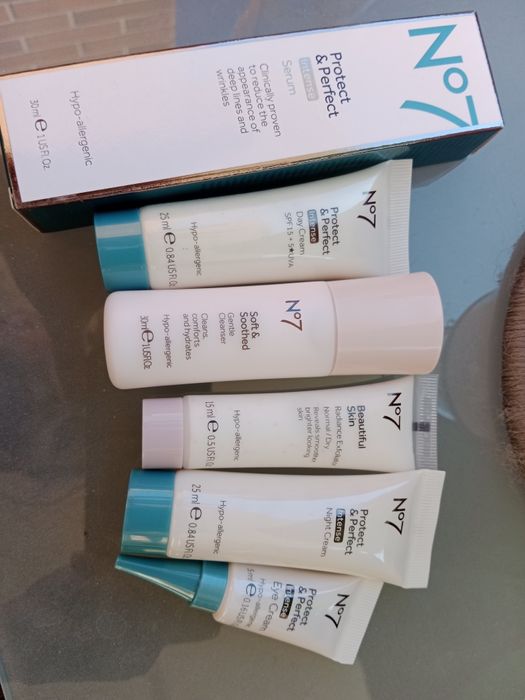 Zestaw przeciezmarszczkowy serum krem,No7