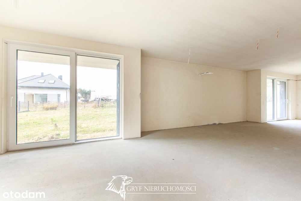 - Przestronny dom wolnostojący z 2 garażami -
