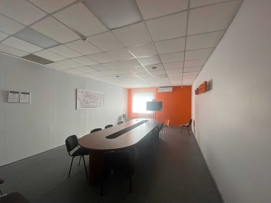 ОРЕНДА фасадного нежитлового приміщення вільного призначення до 100м.