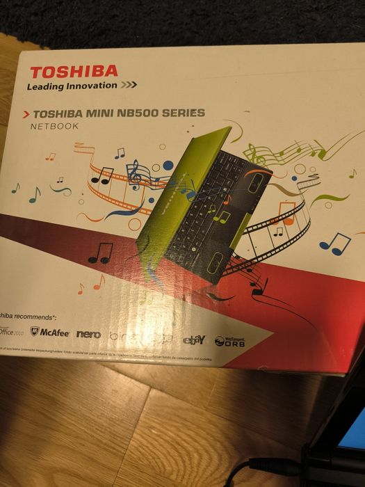 Toshiba Mini NB500 Netbook64309660581506124