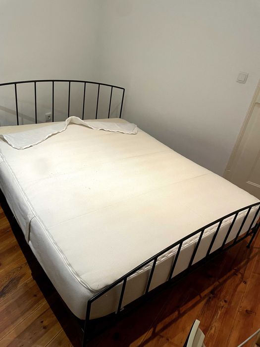 Cama de ferro 160x200 + colchão IKEA