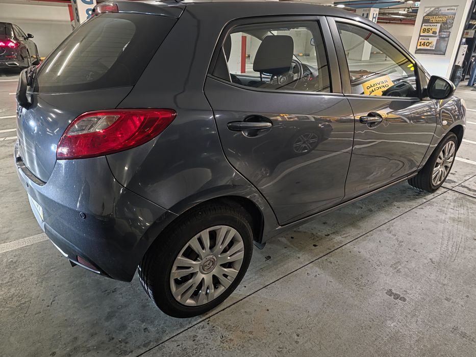 Vendo mazda 2 com 109900 kms