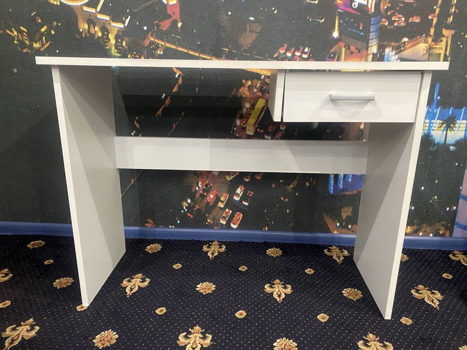 Письменный стол Jysk