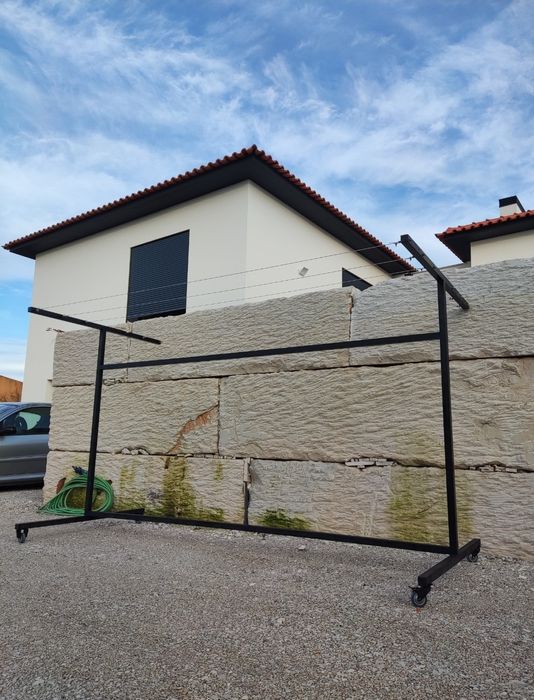 Estendal amovível com rodas