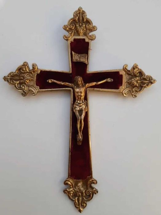 Crucifixo em bronze com Cristo