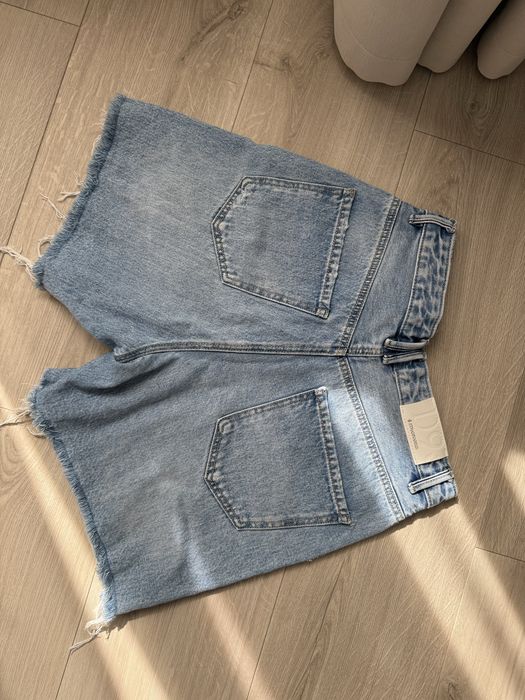 Жіночі шорти stradivarius