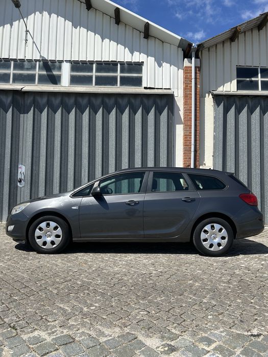 Opel Astra Sports Tourer 1.7 2012 — photo 3