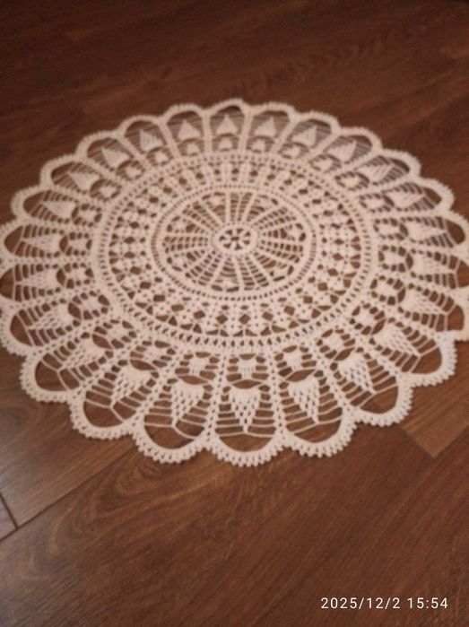 Серветка в'язана гачком декор тумби ,столика, колір молочний, білий