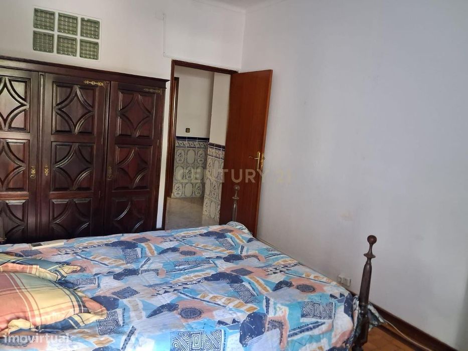 Apartamento para “ARRENDAMENTO”, de tipologia T3, com 1 WC, varanda co