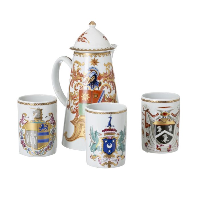 Porcelana - Cafeteira e três canecas brasonadas - Vista Alegre Mottahe