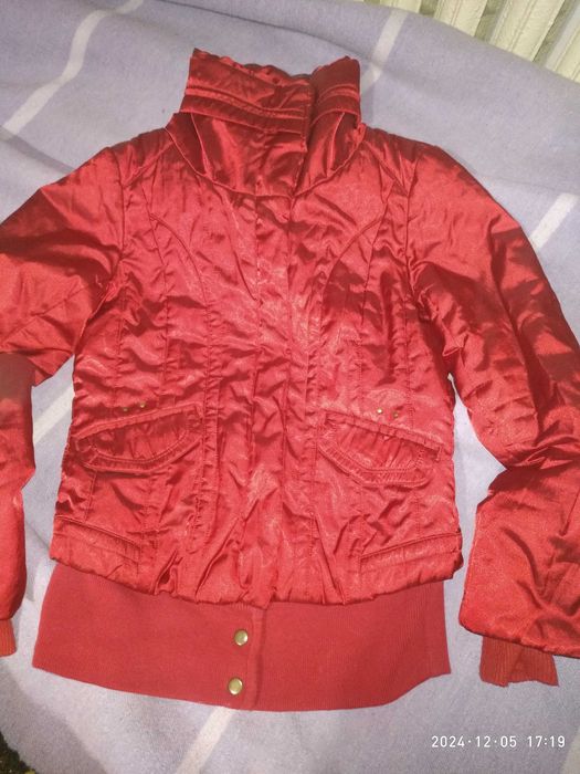 продам курточку б/в для дівчини42р.
