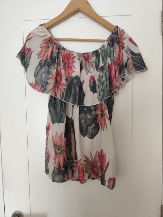 Top off shoulder (ombros à mostra)
