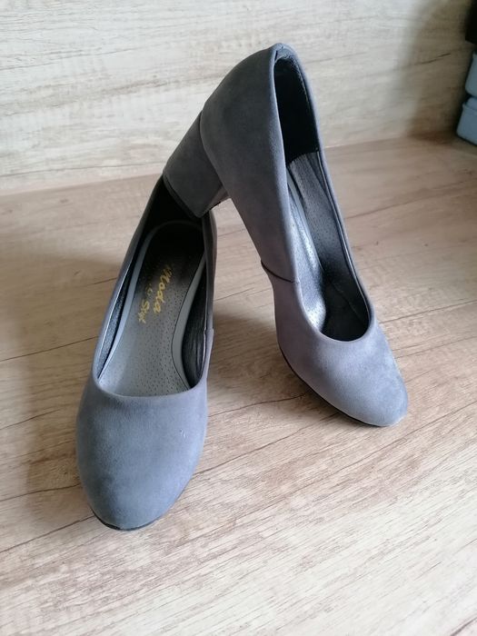Buty damskie czółenka na słupku