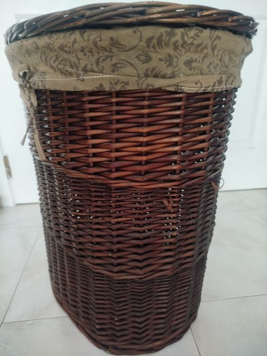 Cesto em verga castanho