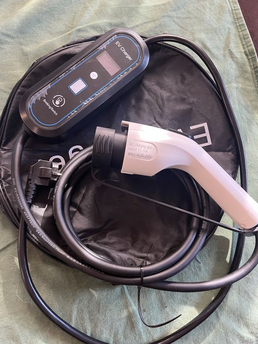 Ładowarka do samochodu elektrycznego lub hybrydy plug-in