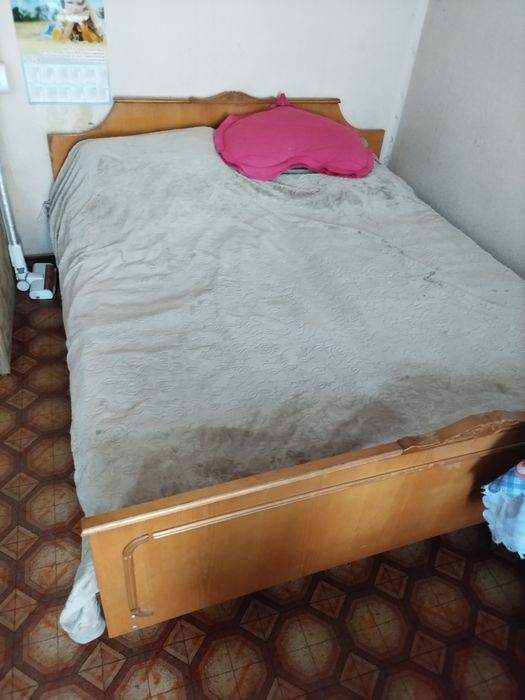 Продам спальный гарнитур
