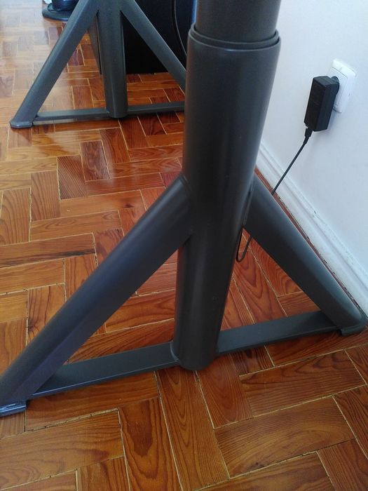 Secretária Elétrica IKEA – Altura Regulável | Cor Preta