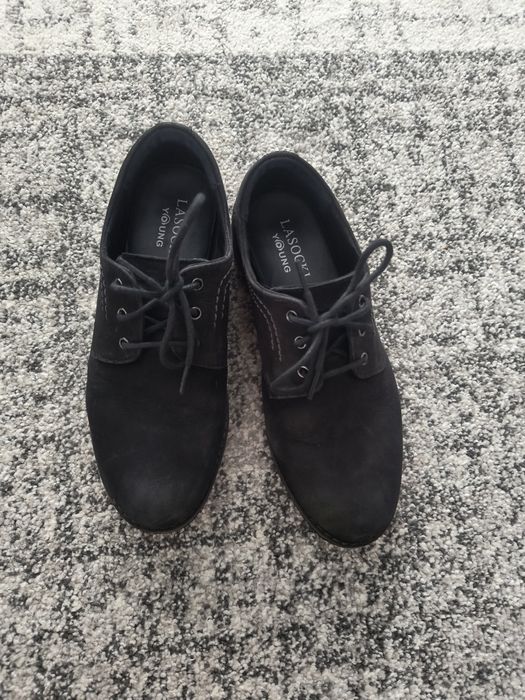 Chłopięce eleganckie buty firmy Lasocki ,rozmiar 33, kolor czarny
