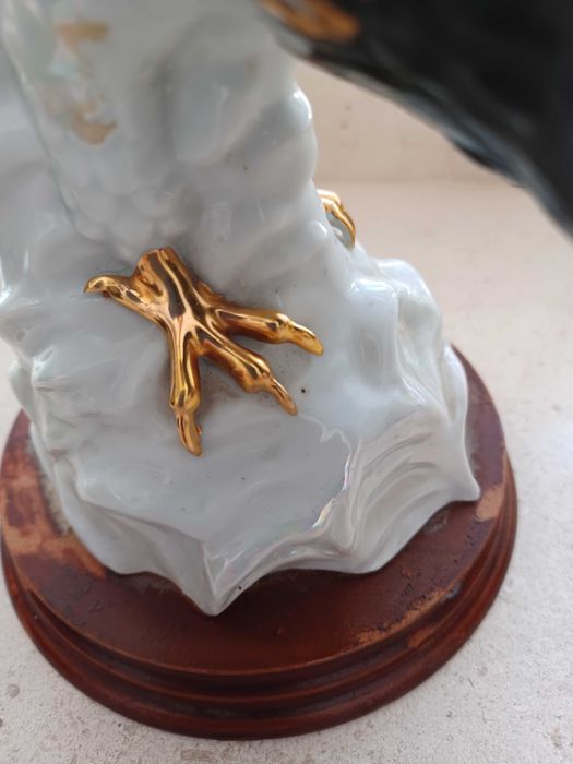 Águia em Porcelana