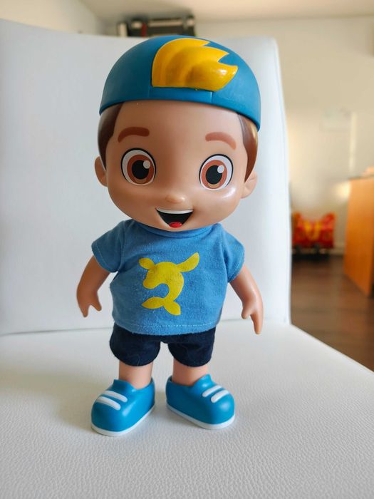 Boneco Lucas Neto, com som
