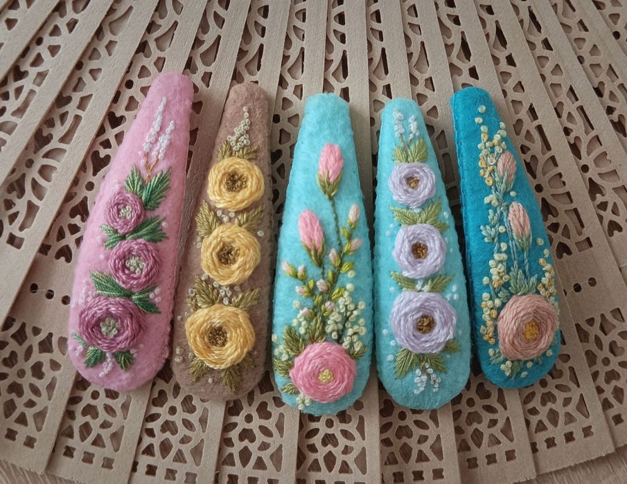 Заколки з вишивкою