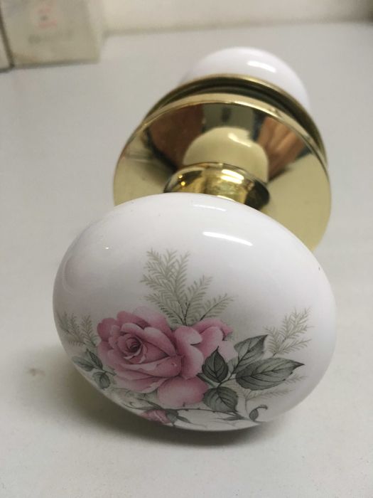 Par de Puxadores de porcelana com rosa 60mm