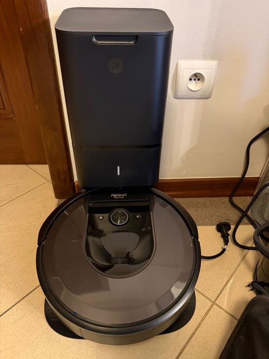 iRobot Roomba i7+ z Clean Base – robot sprzątający, automatyczne opróżnianie Stan Idealny Praktycznie nie używany