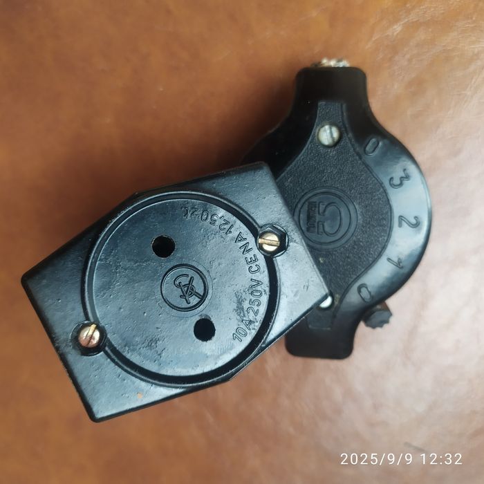 Włącznik prądu z regulacją i złodziejka wtyczka,PRL.