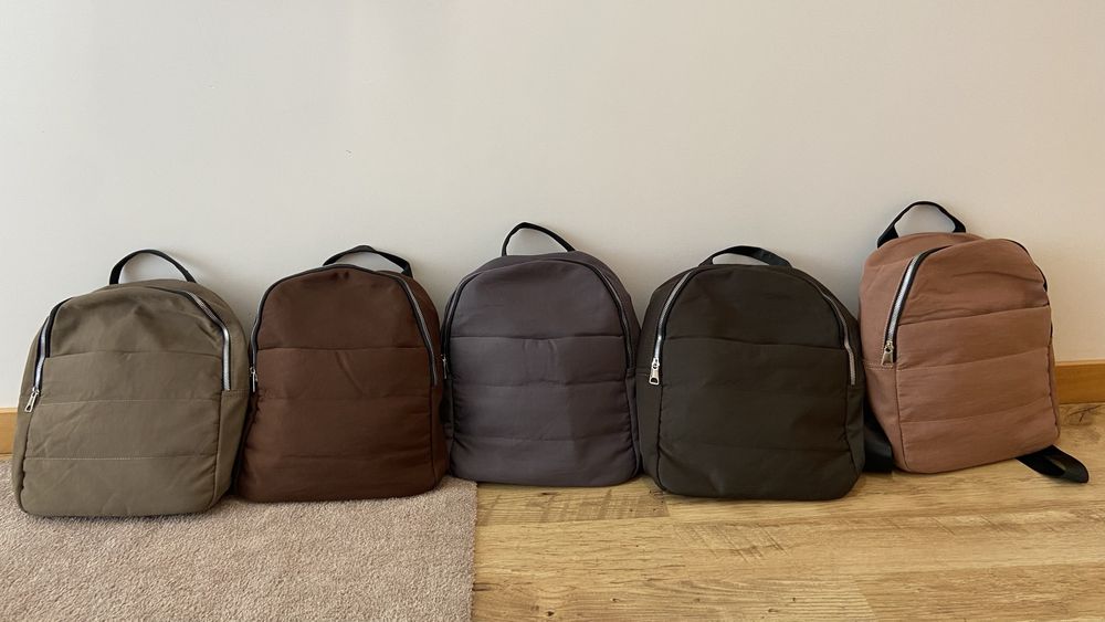 Mochilas de várias cores