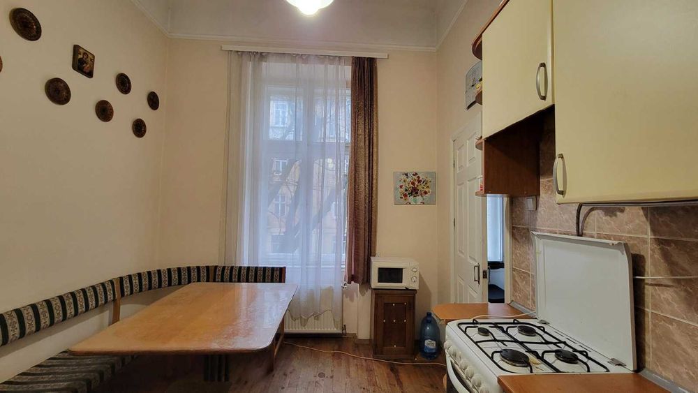 Продаж 2 кім.квартири вул.Леонтовича ЦЕНТР