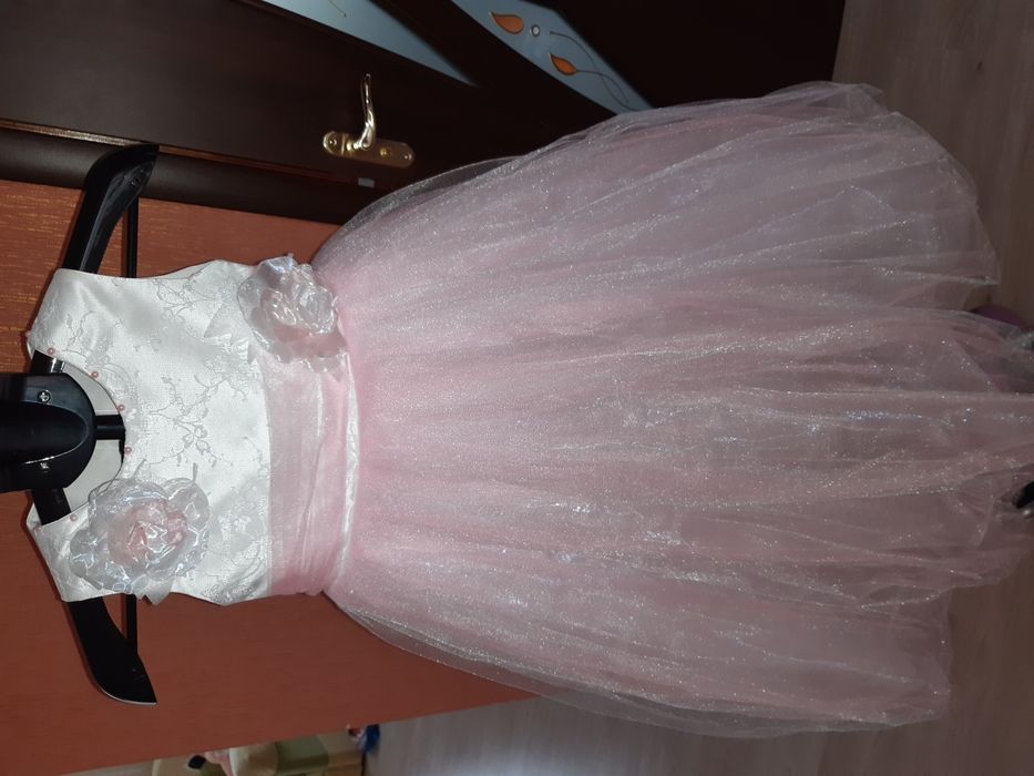 Нарядное платье для девочки