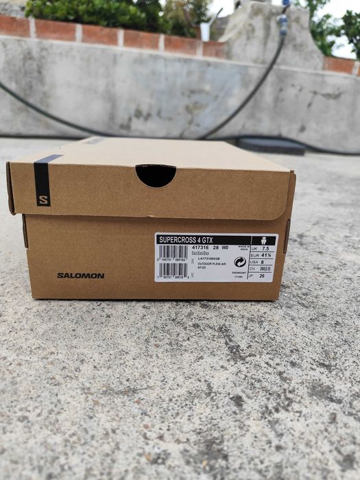 Sapatilhas Salomon pretas, modelo Supercross 4GTX, em GORE-TEX