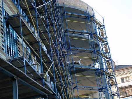 Будівельні риштування, пересувні вишки (строительные леса, вышки)