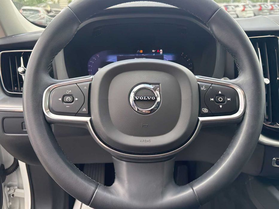 Volvo XC60 Hybrid      2022