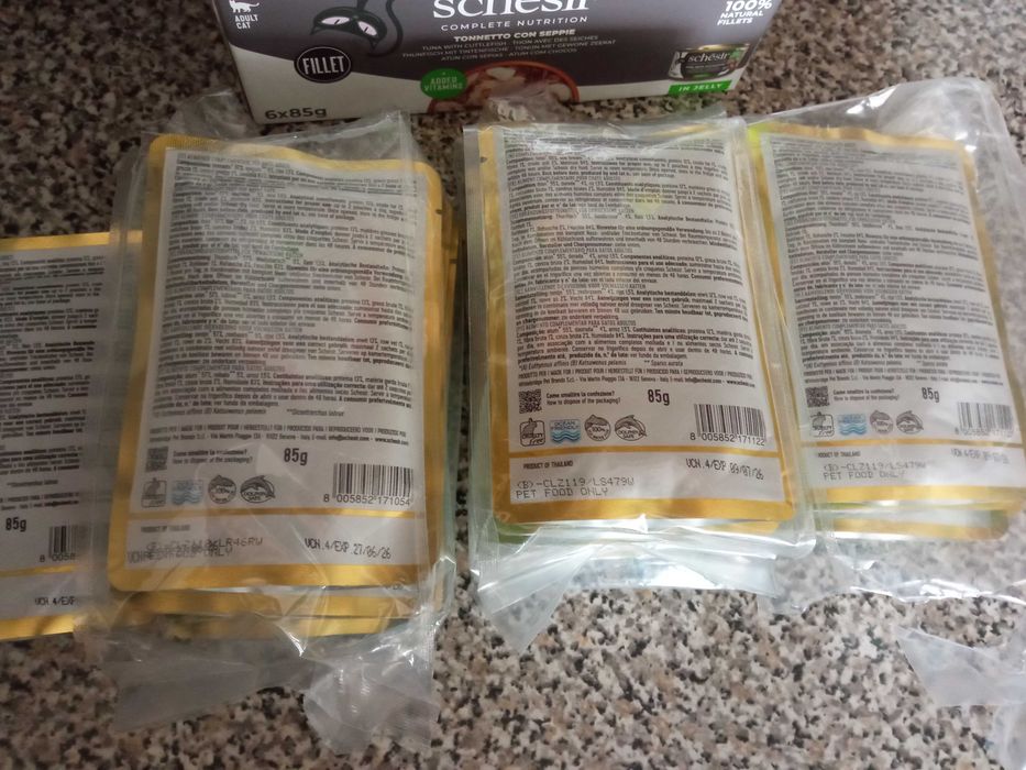 Comida húmida de gato Schesir atum com choco dourada robalo 85g