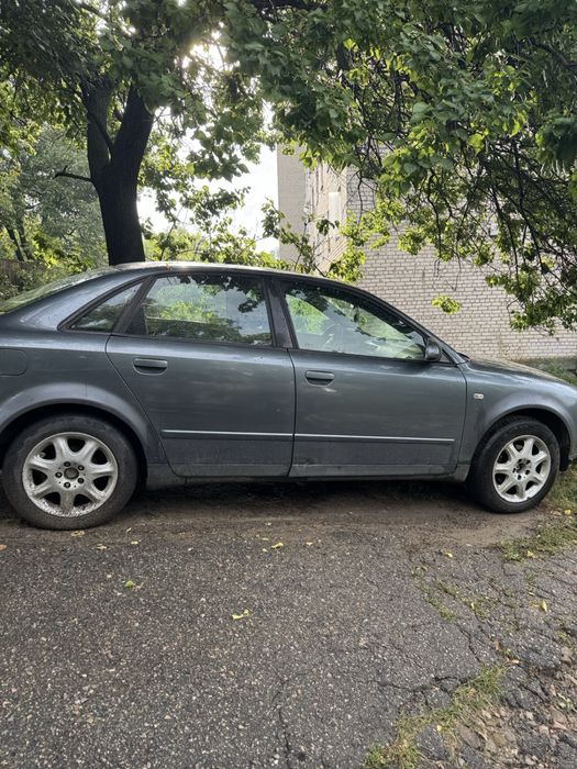 AUDI A4B6 2003.седан
