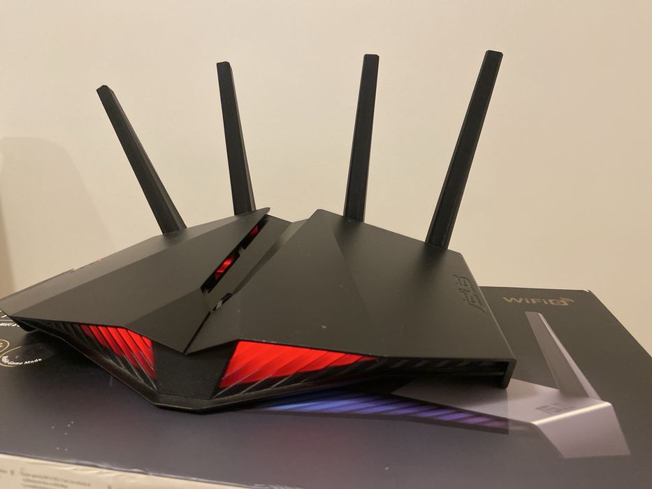 ASUS RT-AX82U AX5400 Wi-Fi 6 Gaming Router — como novo