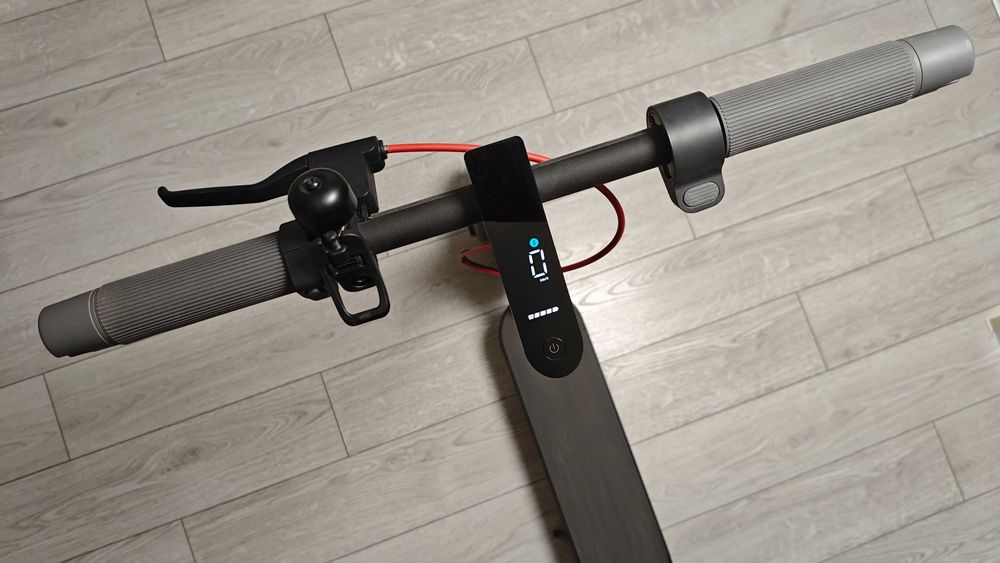 Hulajnoga elektryczna Xiaomi Mi Electric Scooter 4 (300W 35km 10")