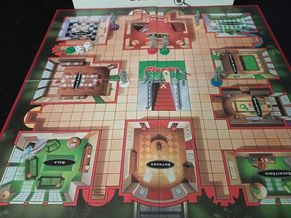 Jogo de tabuleiro Vintage clássico detetive completo versão de 1996. Usado mas está em bom estado e completo com todas as cartas e peças.
