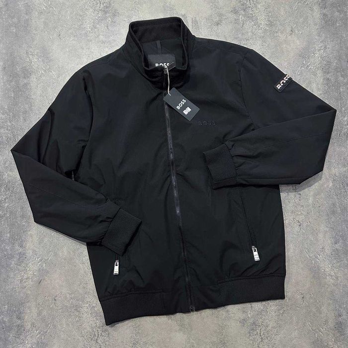 Якісна чоловіча вітрвока HUGO BOSS(розмір-XL)